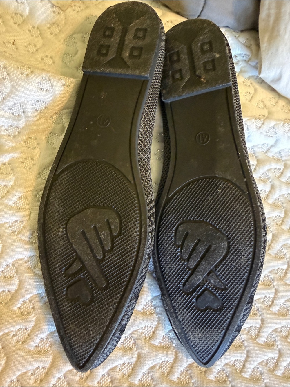 Women's Pointed Knit Flats in Black and Gray - Picture 4 of 4
